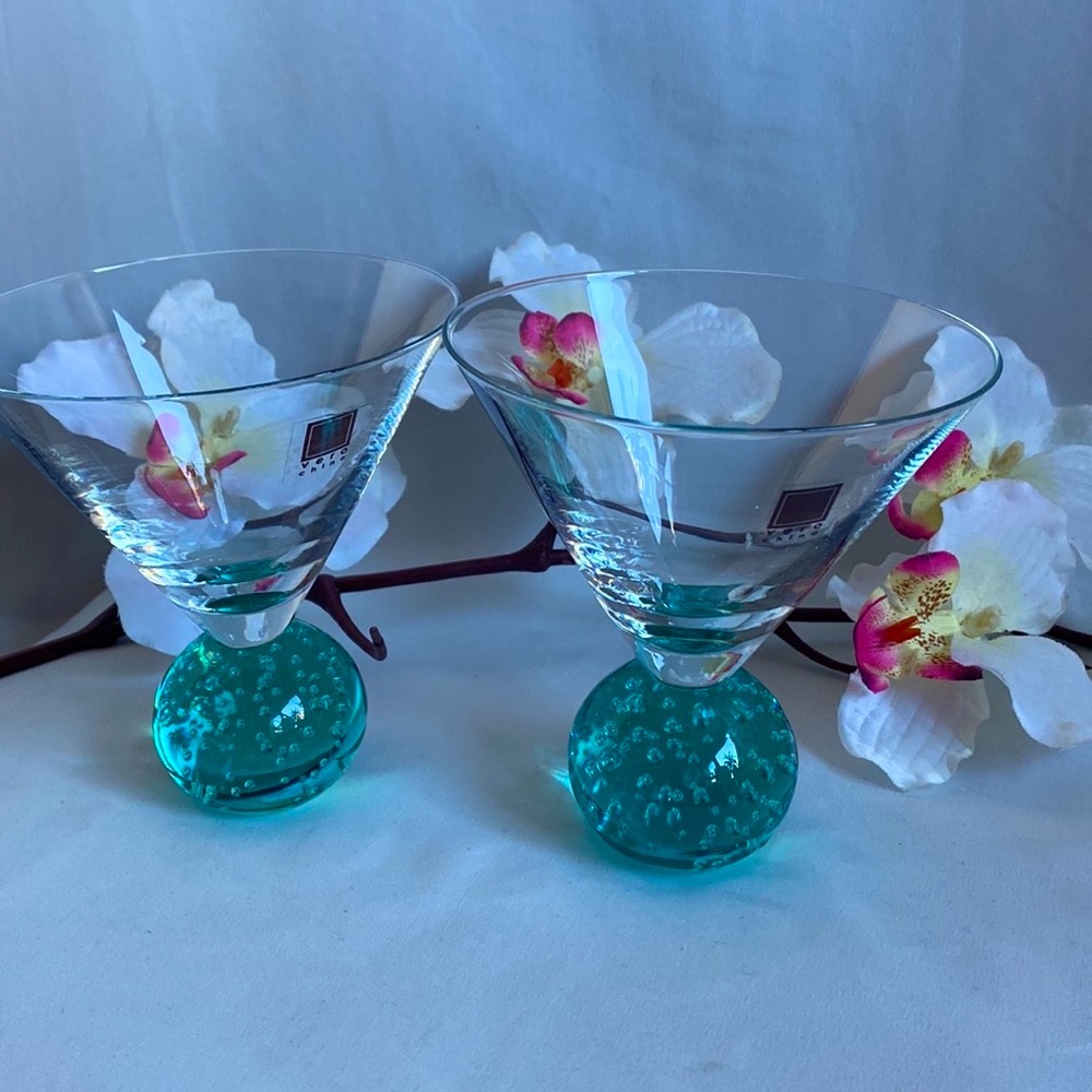 A pair of bubble bottom glasses